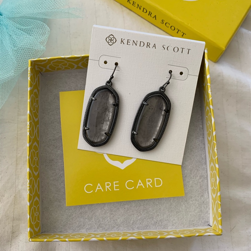 KENDRA SCOTT earrings!! NEVER WORN